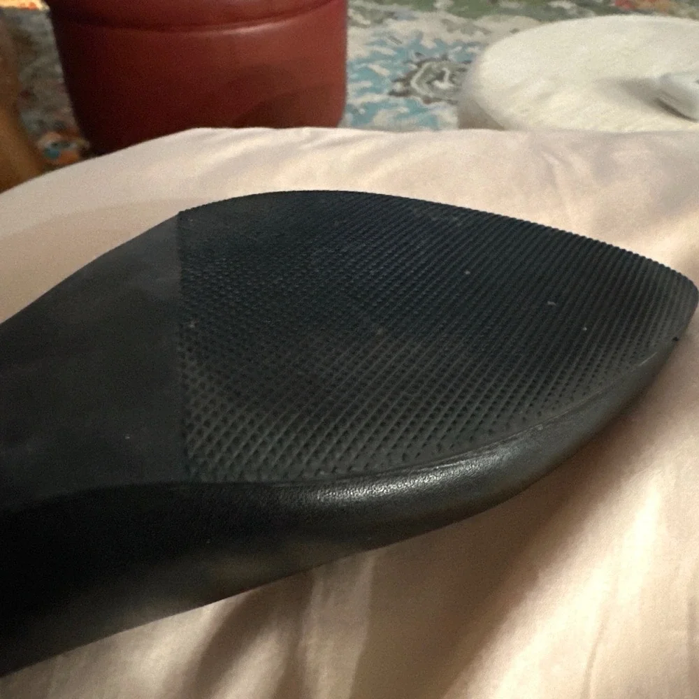 Clarks Teresa Step Black Leather Pointed-Toe Pumps — Women's 11M Never Worn